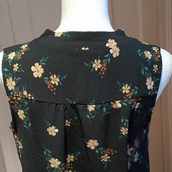 Jon & Anna Contemporary Floral Blouse - Picture 6 of 9